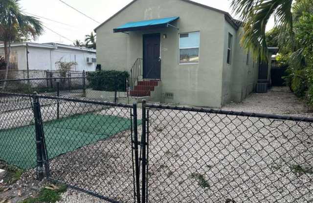 920 NW 22nd Ct photos photos