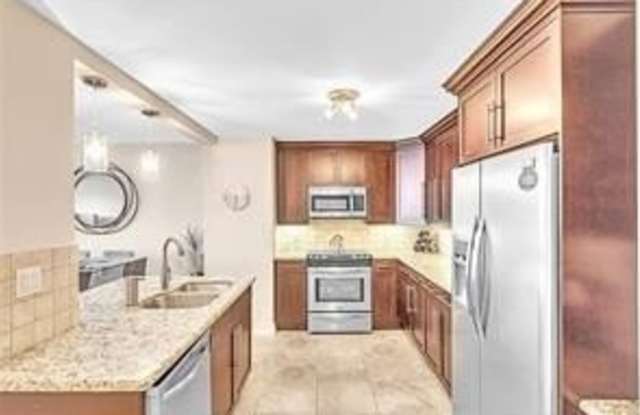 1150 HILLSBORO MILE Gallery 4