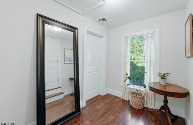 13 Tannery Ln Gallery 3