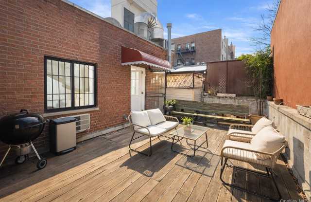 69 Avenue C photos photos