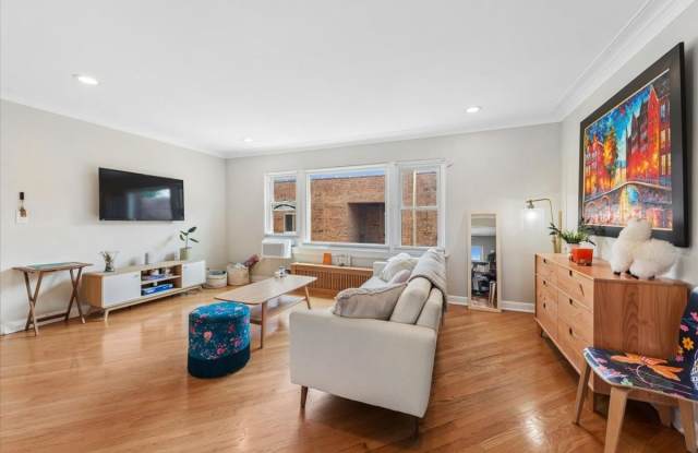 7231 N Ridge Avenue Gallery 2