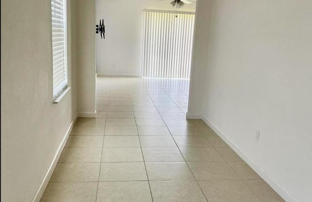 8709 LAKE GEORGE Circle E Gallery 2
