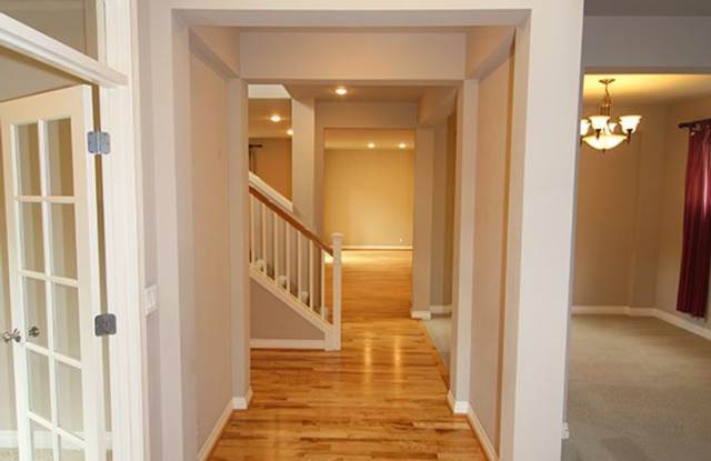 Updated 4-Bedroom Redmond Home | 2-Car Garage | 2,540 SF Gallery 3