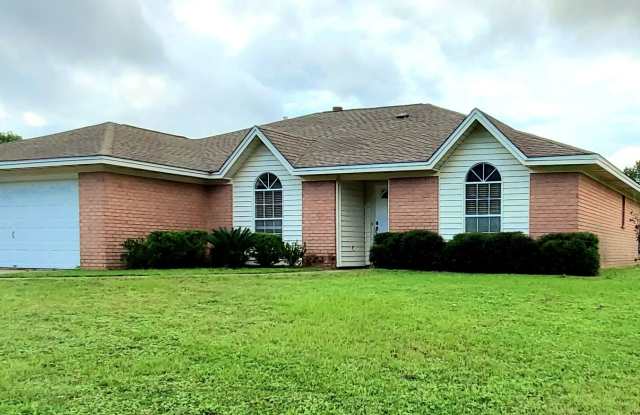 Beautiful 3 Bedroom, 2 Bath Home on a Huge Corner Lot in Woodridge Manor photos photos