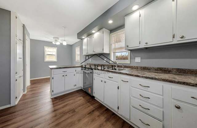 Pet-Friendly 3-Bedroom Gem in Prime Rochester Location photos photos