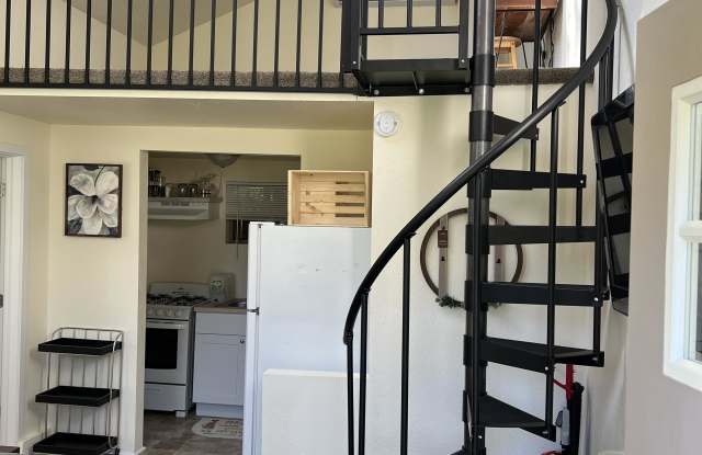 8401 Riverbanks Road Gallery 2