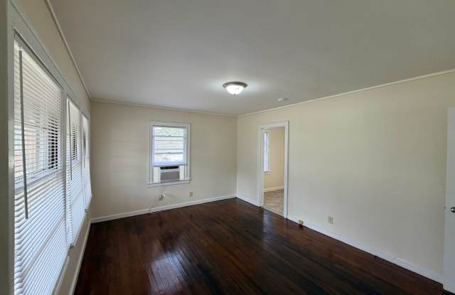 Charming 2-Bed, 1-Bath Home in the Heart of Valdosta! Gallery 3