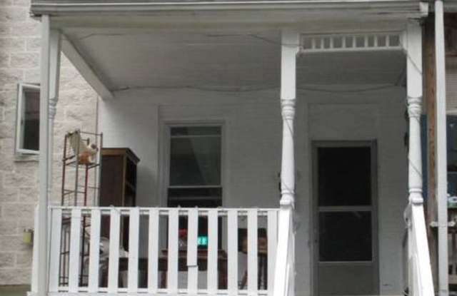 2 Bedroom Townhome in Hampden with Den - Close to The Avenue! - 3420 Roland Avenue, Baltimore, MD 21211