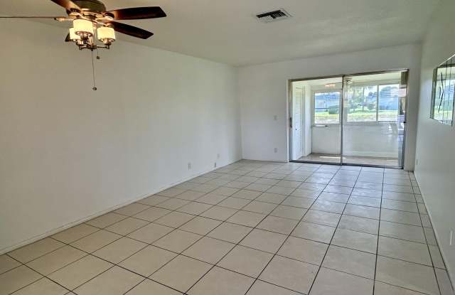 2895 CROSLEY Drive W Gallery 4