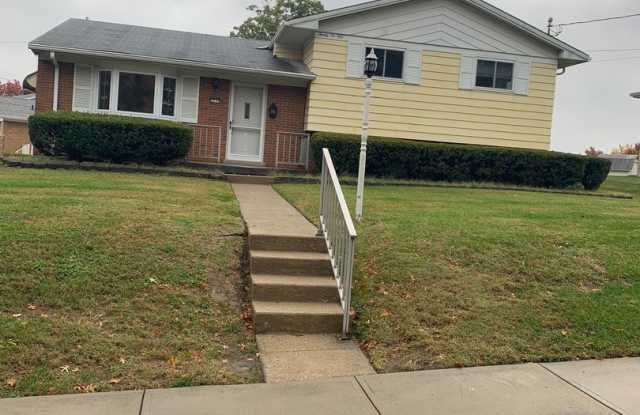 3 Bedroom home with 2 1/2 baths and 2 car garage in Covedale area - 2250 Townsend Road, Covedale, OH 45238 3 Bedroom home with 2 1/2 baths and 2 car garage in Covedale area - 2250 Townsend Road, Covedale, OH 45238