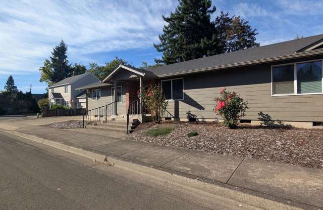 Fantastic 3bd/2bth Duplex w/ Fenced Yard ~ Great Area Gallery 4