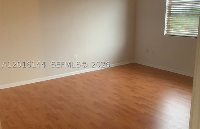 1555 N Treasure Dr Gallery 4