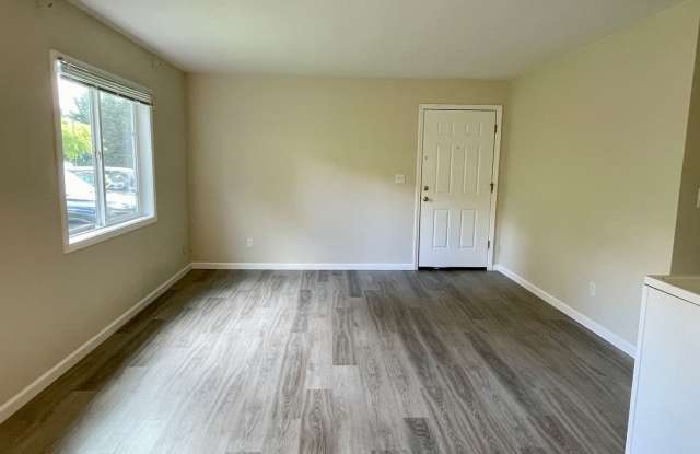 Coming Soon! Cozy 2 Bedroom Duplex Located in a Great Location Close to Washington Square.  Water/Sewer Included in Rent. Gallery 4