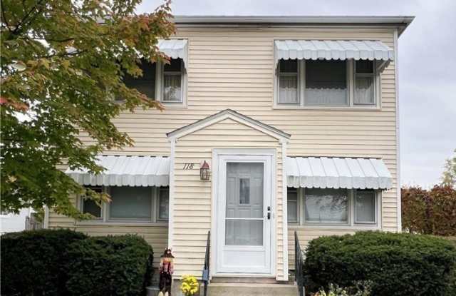 118 Chaplin Drive unit: Lower photos photos