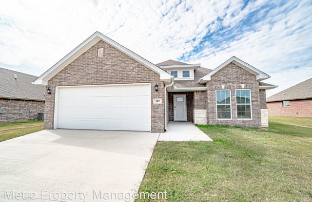 109 Pin Oak - 109 North Pine Avenue, Gentry, AR 72734