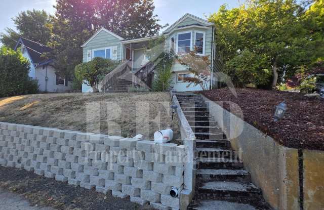 Charming Charleston Classic close to PSNS! - 303 South Summit Avenue, Bremerton, WA 98312