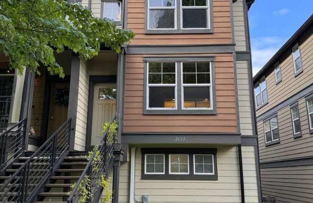 Amazing 2Bed/2.5 Bath Townhome in West Seattle! photos photos