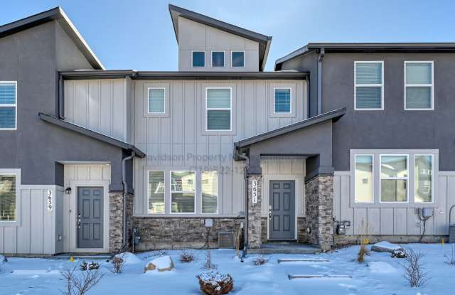 Beautiful Townhouse Located in the Heart of Colorado Springs photos photos