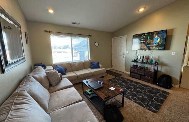 Perfectly Located Condo Gallery 4