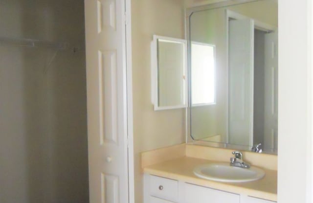 3 Bedroom 2.5 Bath Townhome in Gated Community! Gallery 1