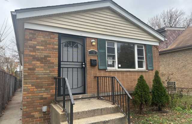 Mobility Area!!! 4 bedrooms and 2 Full Baths Gallery 1