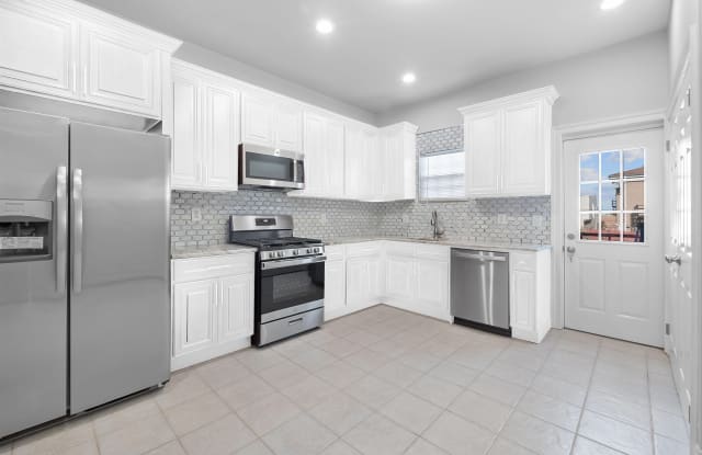 712 17TH ST - 712 17th Street, Union City, NJ 07087