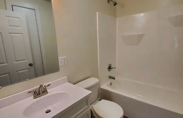 Spacious 6BR/3BA Home – Walk to IU Campus! - 521 South Mitchell Street, Bloomington, IN 47401