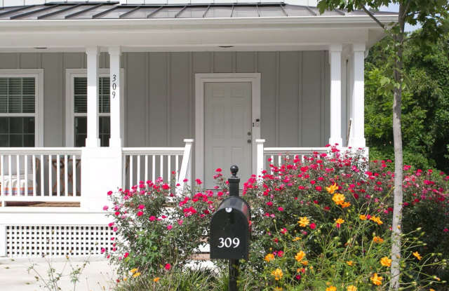 Modern single family home 5 min from Downtown Durham available first week of August! Gallery 3