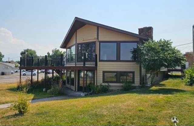 Corner Lot House with Lake Views Gallery 3