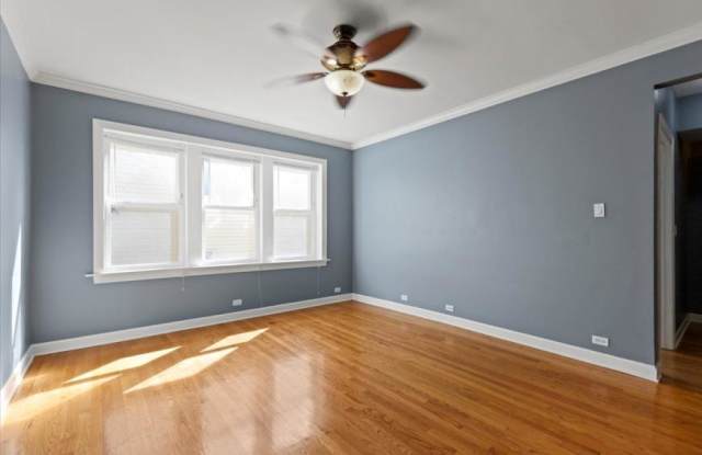 3555 W Lyndale photos photos