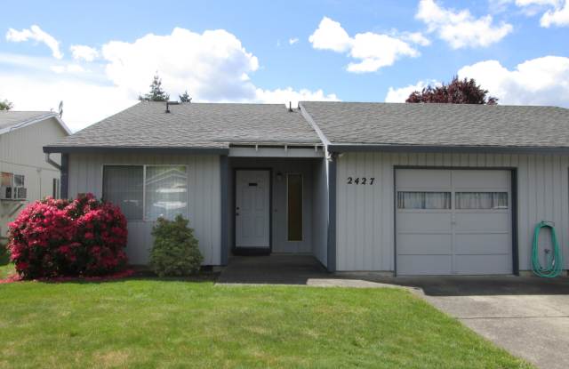2425 SE 53rd Avenue ~ Great Duplex Unit Gallery 1