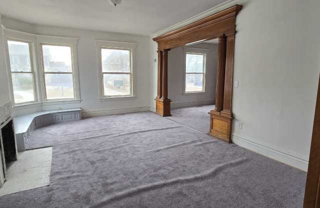 113 W Division St. #1 Gallery 2