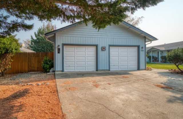 1365 SW Sun Glo Drive Gallery 3