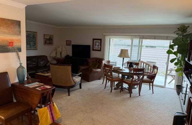 Spacious 2 BED/ 1.5 BATH in Encino Royal (55+ AGE RESTRICTED COMMUNITY) photos photos