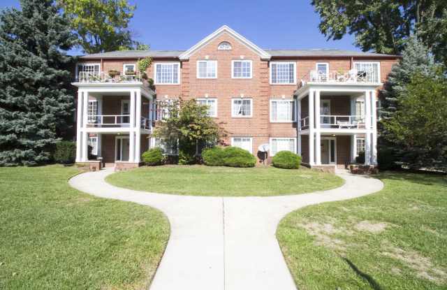 2204 Kenwood Blvd - 2204 Kenwood Boulevard, Toledo, OH 43606