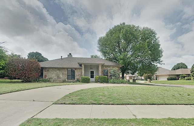 3 Bedroom 2 Bath Home Conveniently Located in Moore photos photos