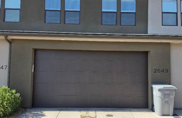 Newer Town Home in St. George- Lazy River & Community Pool Gallery 4