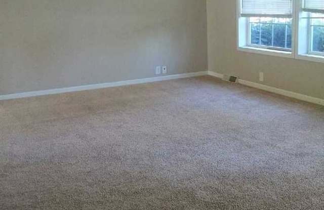3 bedroom, 2 bath home on Bloomington's Westside Gallery 4