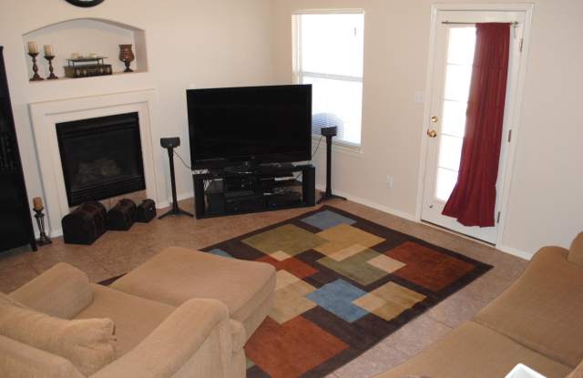 10812 walden Pond Street Gallery 4