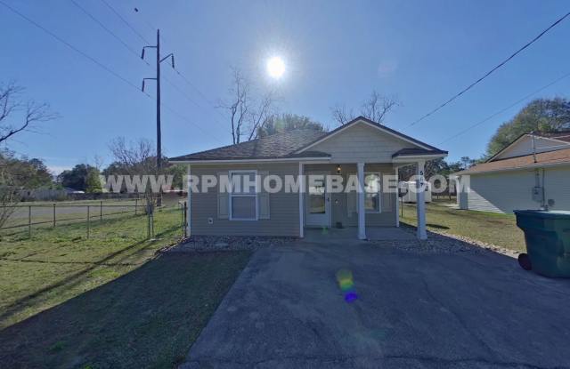 Charming 3-Bedroom Home on a Corner Lot with Spacious Yard – Pet Friendly! photos photos