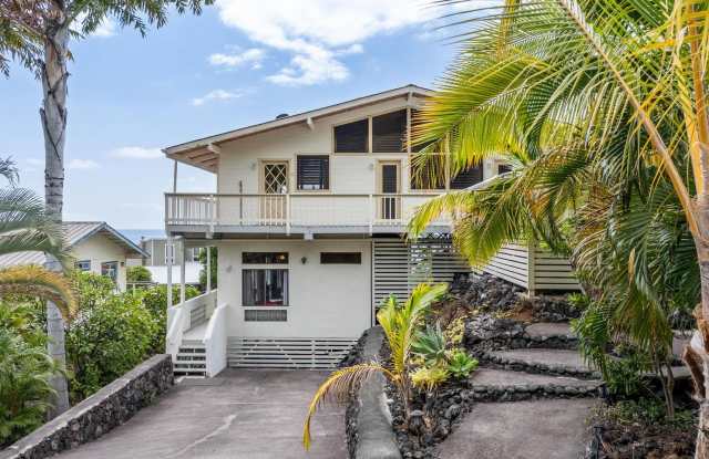 Captain Cook Home – 3 Bed, 2 Bath + Bonus Room! Fully Furnished with Solar Power photos photos