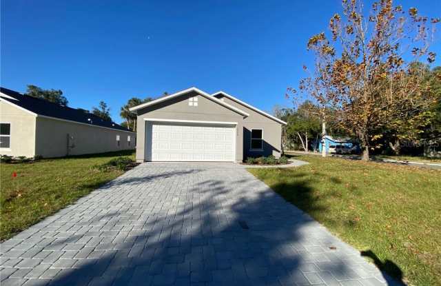 1555 N ORANGE STREET - 1555 North Orange Street, Mount Dora, FL 32757