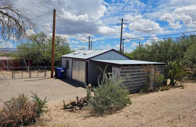 1940's updated bungalow. Gallery 4
