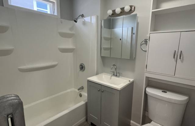 18 Lakewood StreetApt 2L Gallery 3