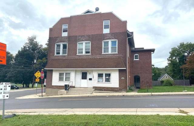 108 LAWN Avenue Gallery 1