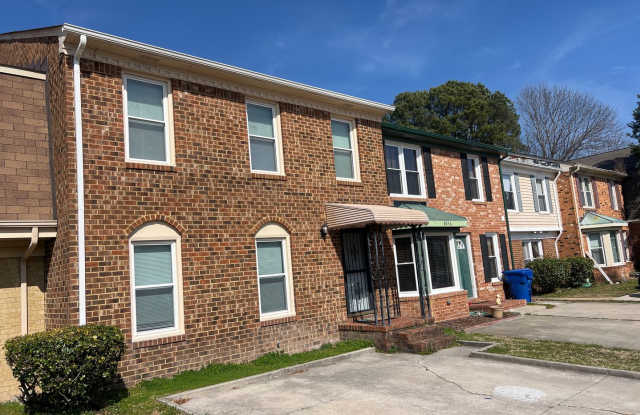 Spacious HOLLAND MEADOWS townhome photos photos