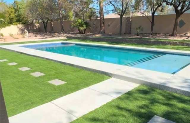 385 Glenridding Street photos photos