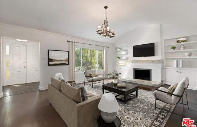 324 S Wetherly Dr Gallery 2
