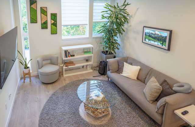 1338 East Spring Street - 1 Gallery 4