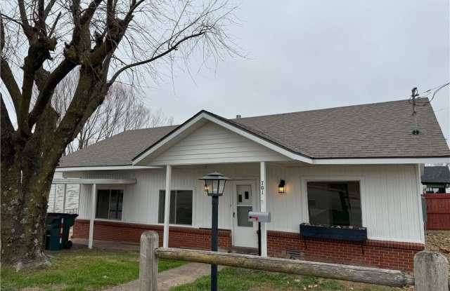 701  W Oak  ST - 701 West Oak Street, Rogers, AR 72756